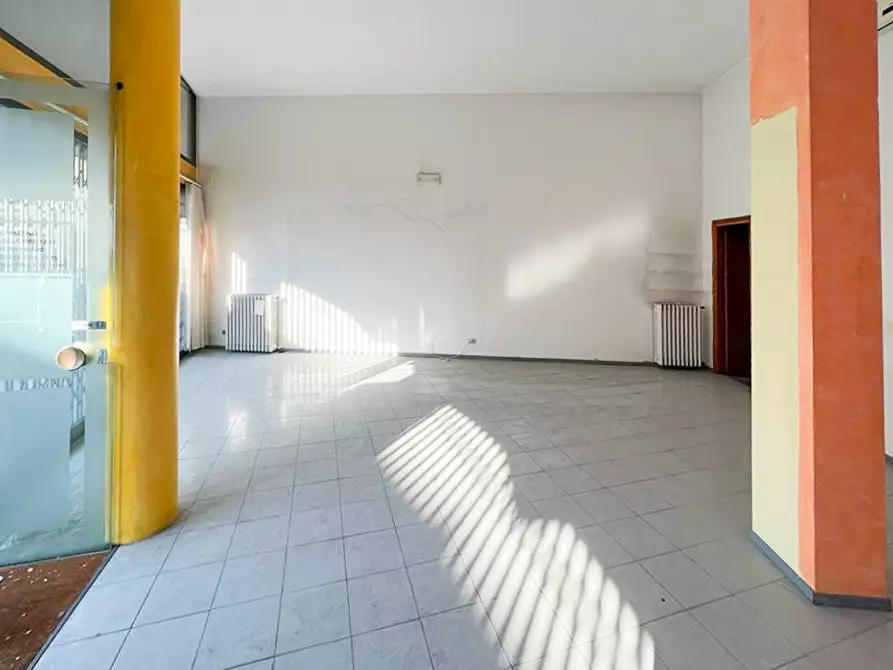 Immagine 17 di Negozio in vendita  in via Largo Diaz a Pontoglio