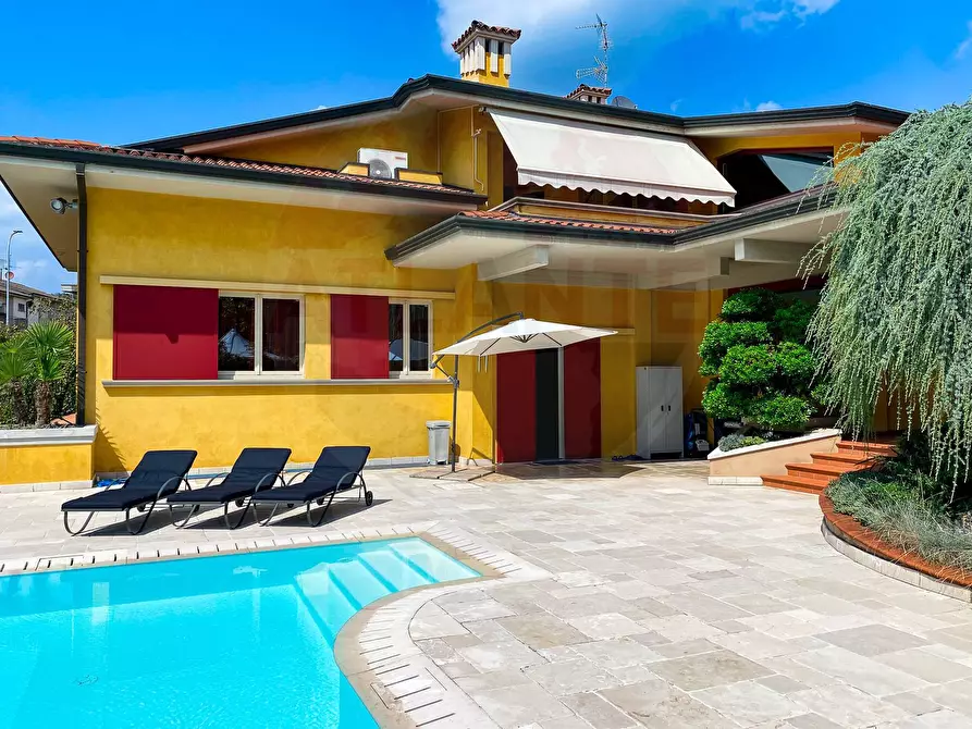 Immagine 4 di Villa in vendita  in via Della Resistenza a Erbusco