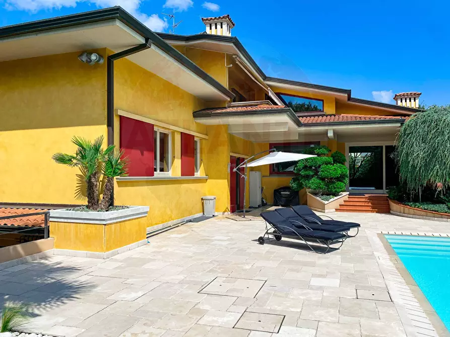 Immagine 5 di Villa in vendita  in via Della Resistenza a Erbusco