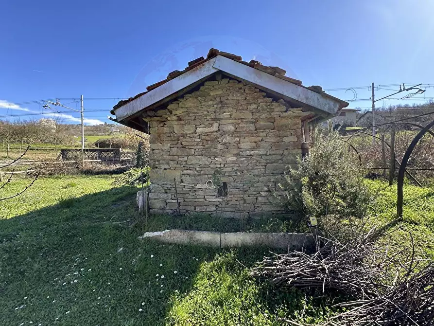 Immagine 4 di Casa semindipendente in vendita  in Regione Isole a Ponti
