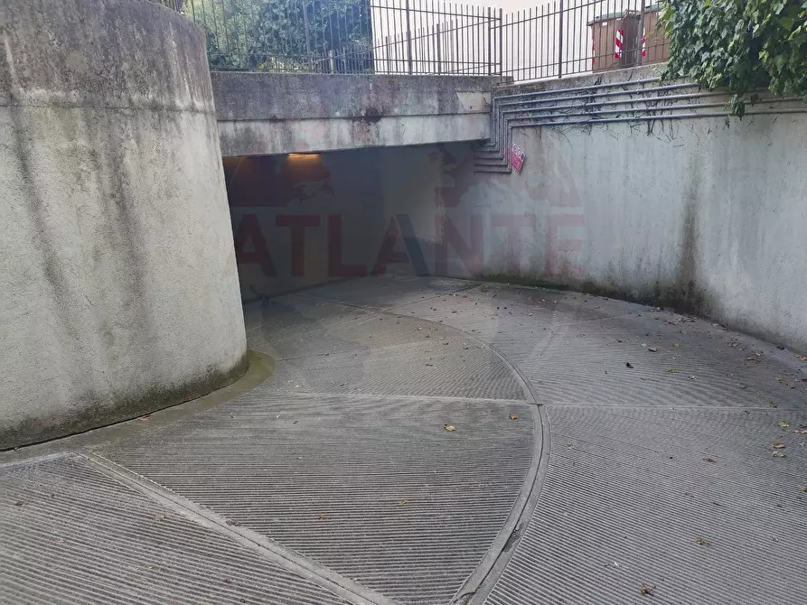 Immagine 2 di Box auto in vendita  in Cremignane a Iseo