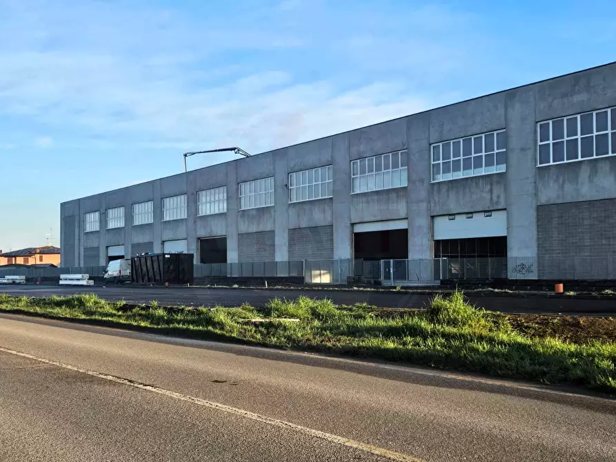 Immagine 3 di Capannone industriale in affitto  a Orzinuovi