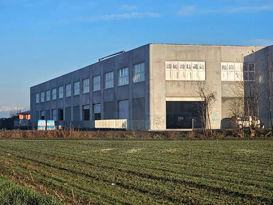 Immagine 1 di Capannone industriale in affitto  a Orzinuovi