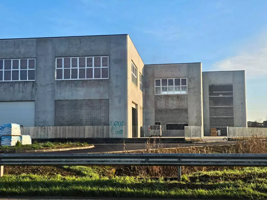 Immagine 4 di Capannone industriale in affitto  a Orzinuovi