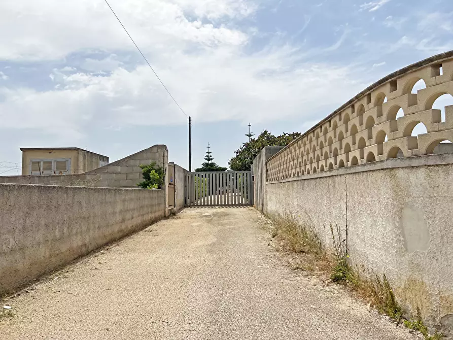 Immagine 1 di Villa in vendita  in Via Ulisse a Brindisi