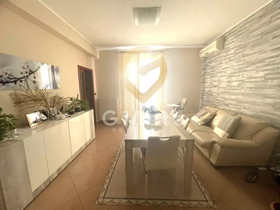 Immagine 1 di Appartamento in vendita  in Via Ruggero Flores a Brindisi