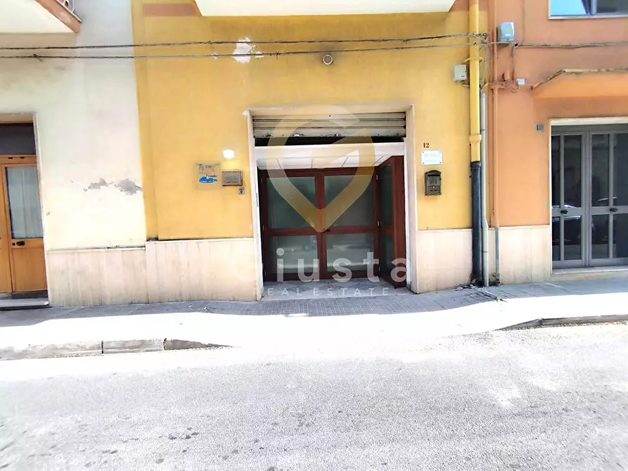 Immagine 1 di Locale commerciale in vendita  in Via Sabaudia a Brindisi