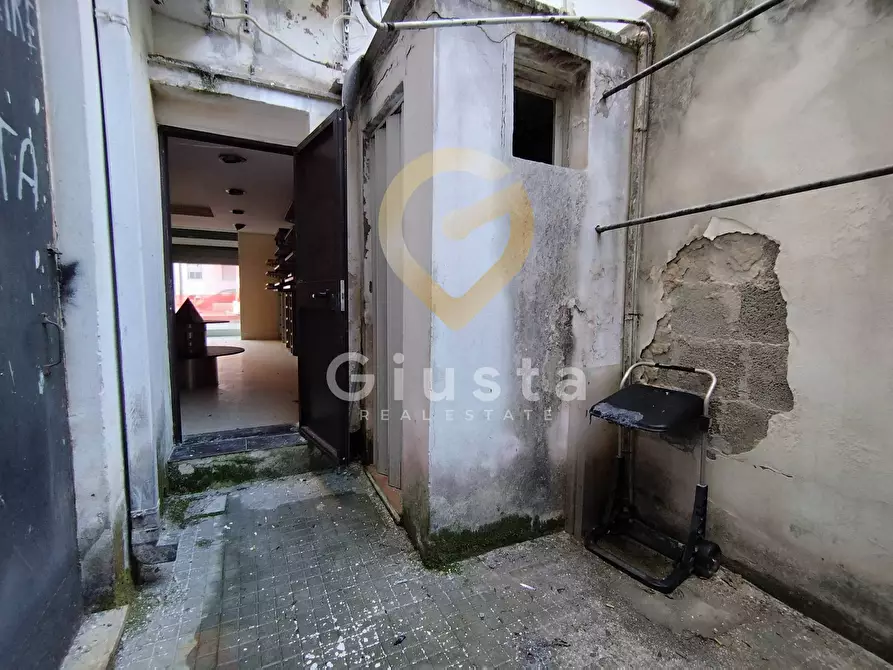 Immagine 10 di Locale commerciale in vendita  in Viale Aldo Moro a Brindisi