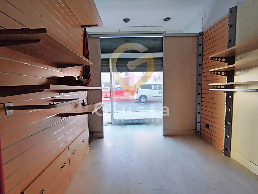 Immagine 4 di Locale commerciale in vendita  in Viale Aldo Moro a Brindisi