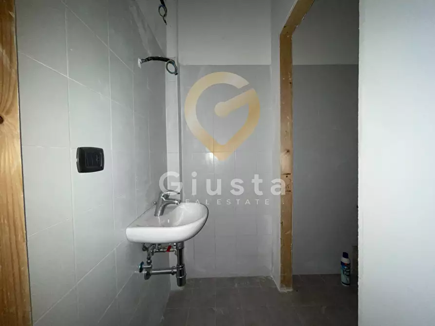 Immagine 3 di Locale commerciale in vendita  in Via Giordano Bruno a Brindisi