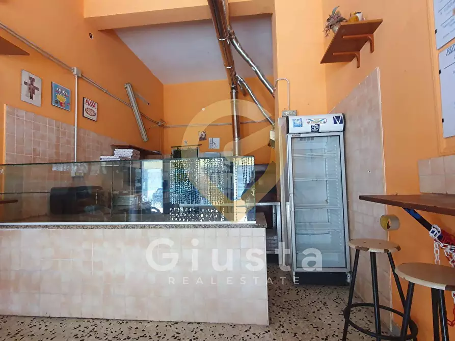 Immagine 4 di Locale commerciale in vendita  in Via Martiri Fosse Ardeatine a Brindisi