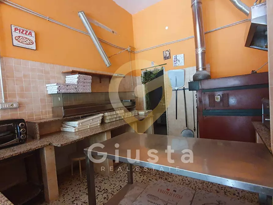 Immagine 5 di Locale commerciale in vendita  in Via Martiri Fosse Ardeatine a Brindisi