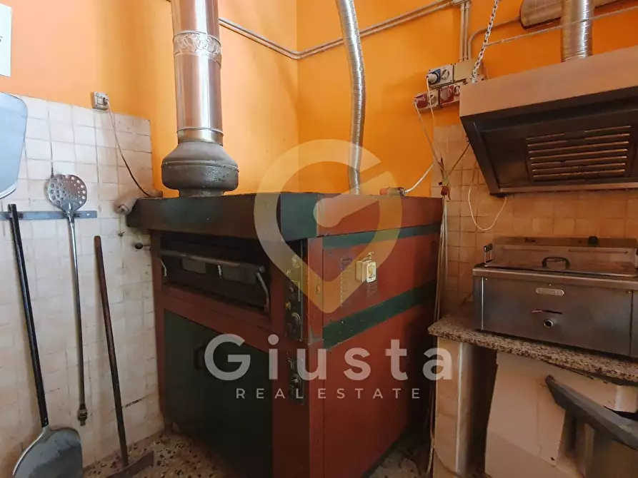 Immagine 6 di Locale commerciale in vendita  in Via Martiri Fosse Ardeatine a Brindisi