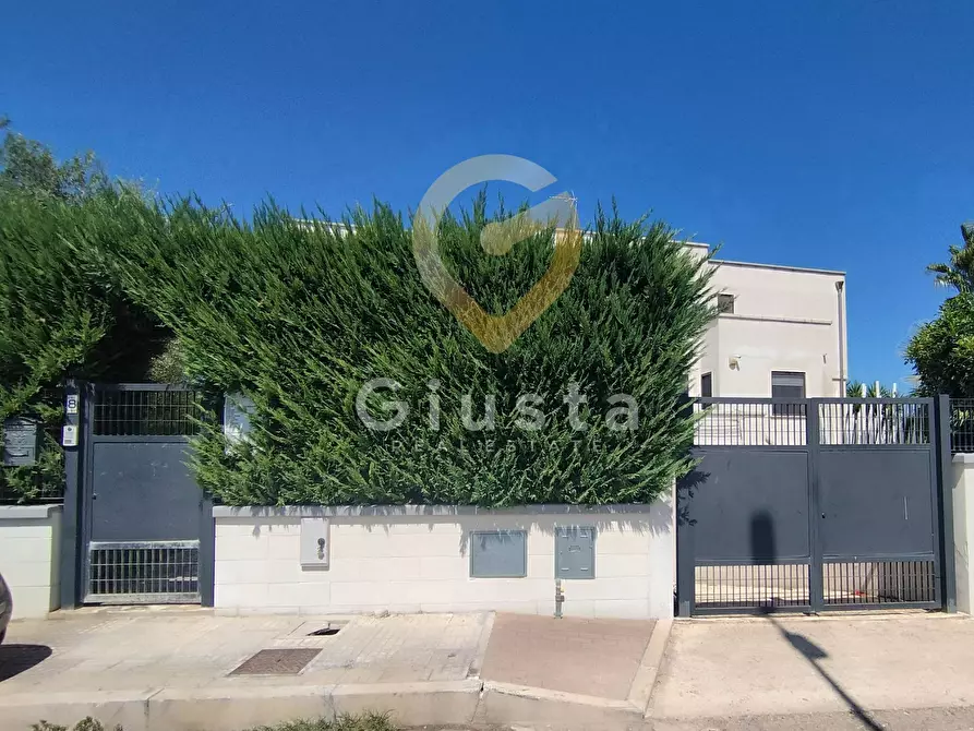 Immagine 2 di Casa bifamiliare in vendita  in Via Praga a Brindisi