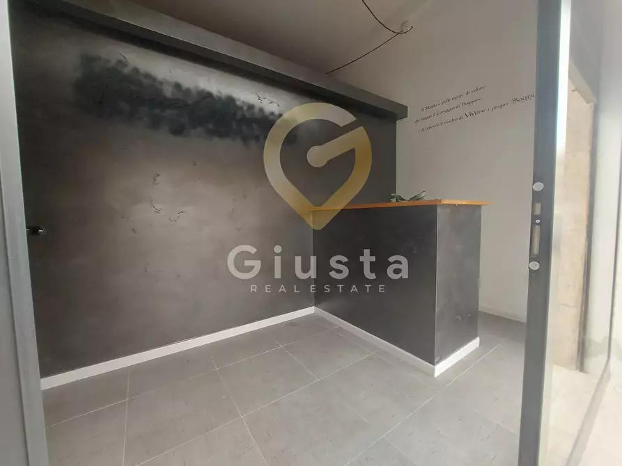 Immagine 2 di Locale commerciale in vendita  in Via Giulio Cesare a Brindisi