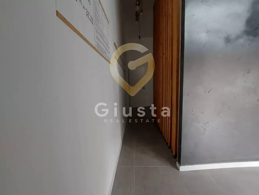 Immagine 6 di Locale commerciale in vendita  in Via Giulio Cesare a Brindisi