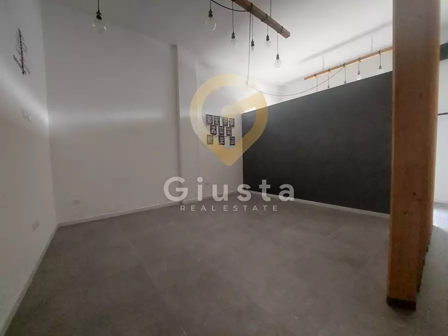 Immagine 8 di Locale commerciale in vendita  in Via Giulio Cesare a Brindisi