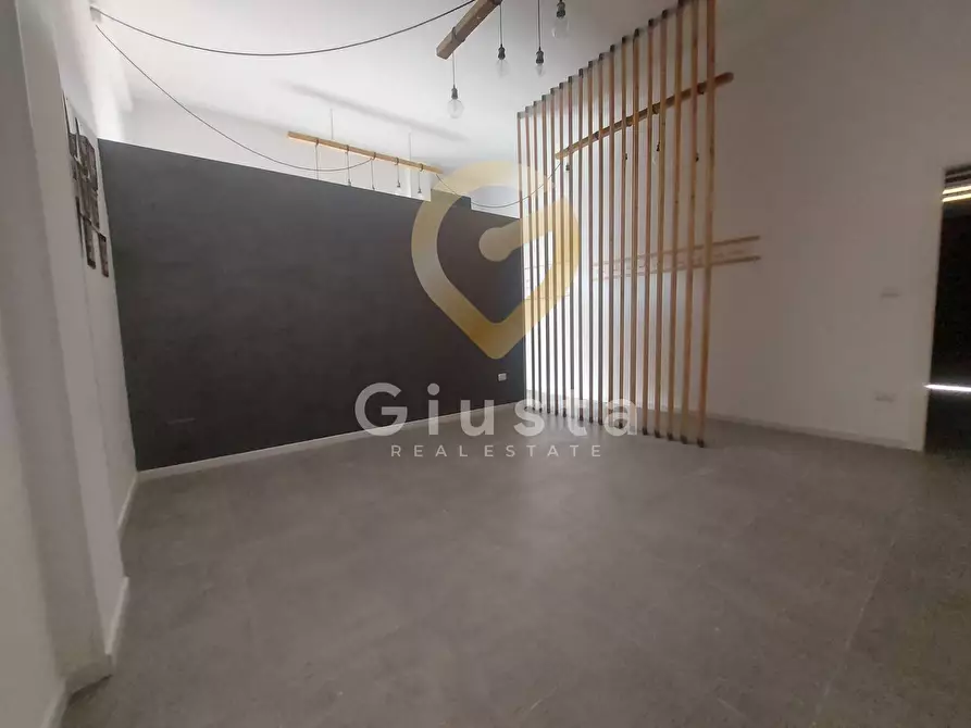 Immagine 9 di Locale commerciale in vendita  in Via Giulio Cesare a Brindisi