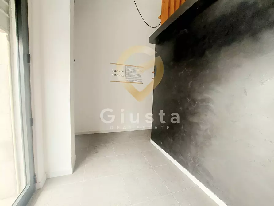 Immagine 5 di Locale commerciale in vendita  in Via Giulio Cesare a Brindisi