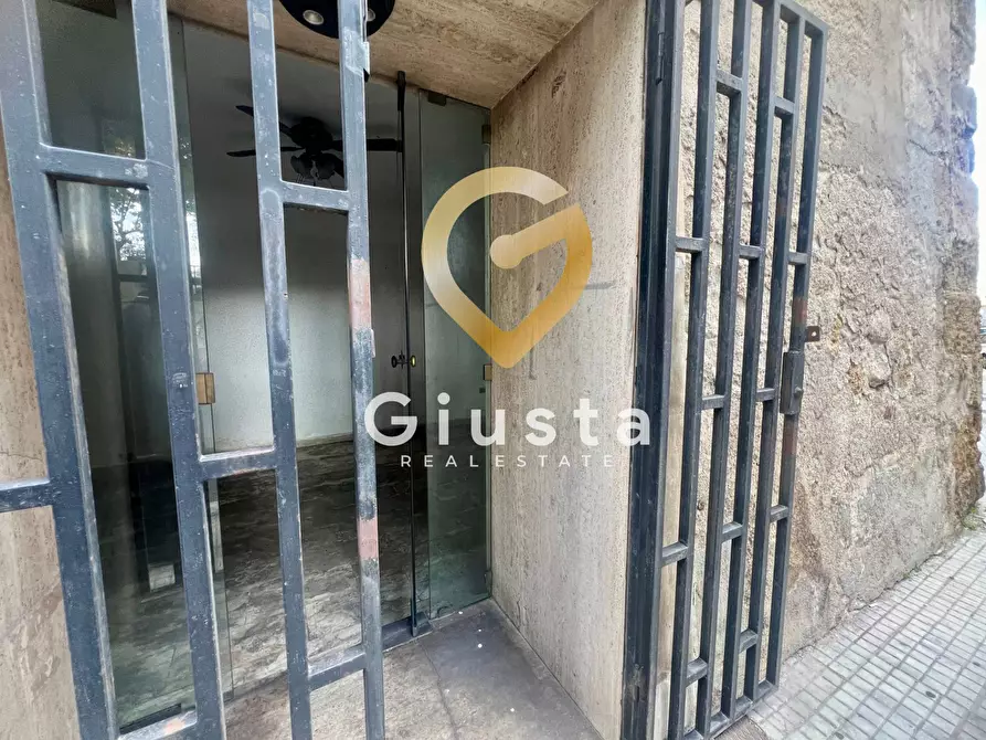 Immagine 2 di Locale commerciale in vendita  in Via Bastioni Carlo V a Brindisi