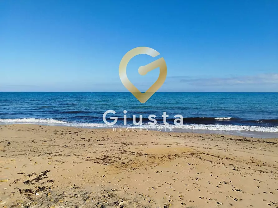 Immagine 25 di Casa vacanze in vendita  in Via Dell'Ostrica a Torchiarolo