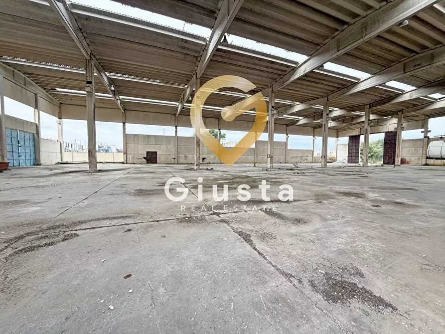 Immagine 2 di Capannone industriale in vendita  in Via  Giovanni Battista Amici a Brindisi