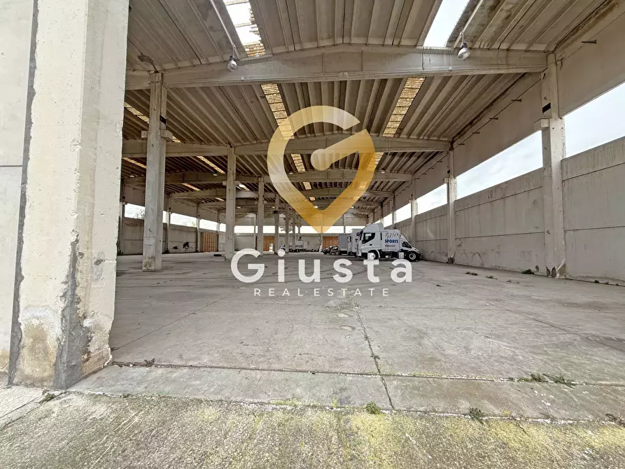 Immagine 4 di Capannone industriale in vendita  in Via  Giovanni Battista Amici a Brindisi