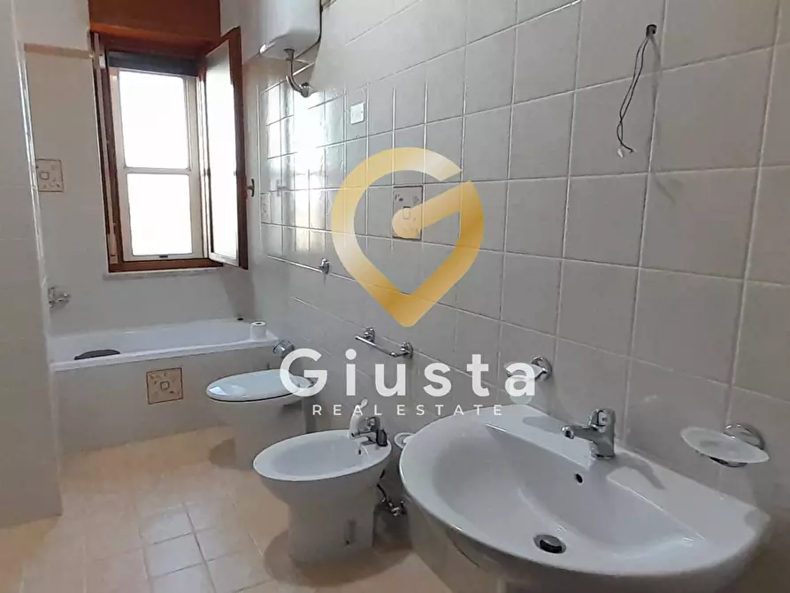 Immagine 7 di Appartamento in vendita  in via Nino Bixio a Mesagne