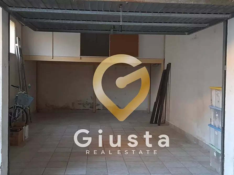 Immagine 18 di Appartamento in vendita  in via Nino Bixio a Mesagne