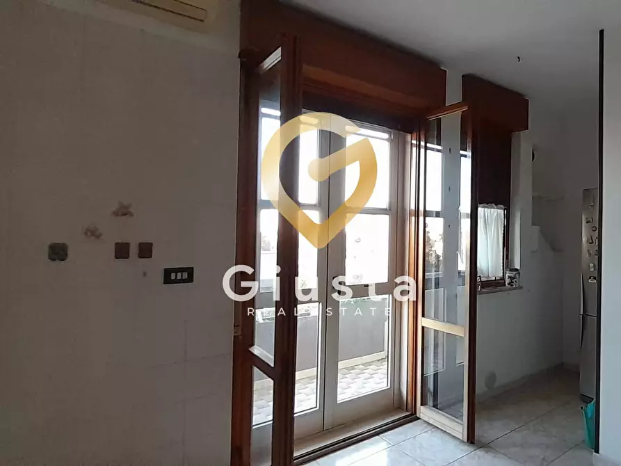 Immagine 13 di Appartamento in vendita  in via Nino Bixio a Mesagne