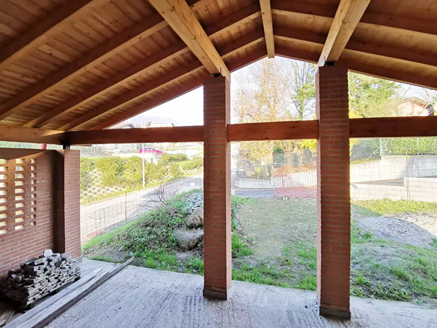 Immagine 20 di Villa in vendita  a Gavirate