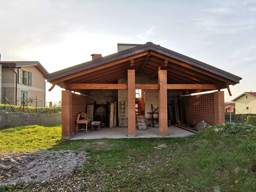 Immagine 22 di Villa in vendita  a Gavirate