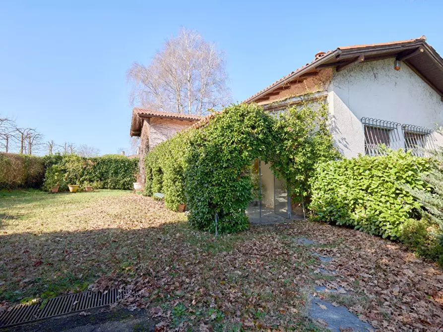 Immagine 1 di Villa in vendita  in VIa Verdi a Varese