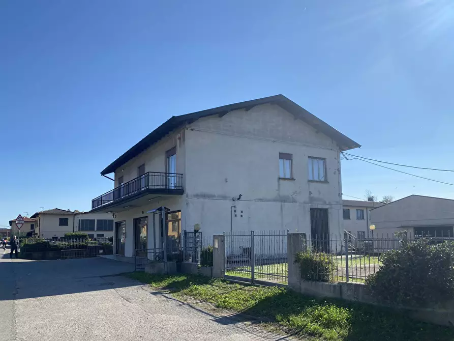 Immagine 5 di Appartamento in vendita  in Via Cornelio Rovera a Gavirate