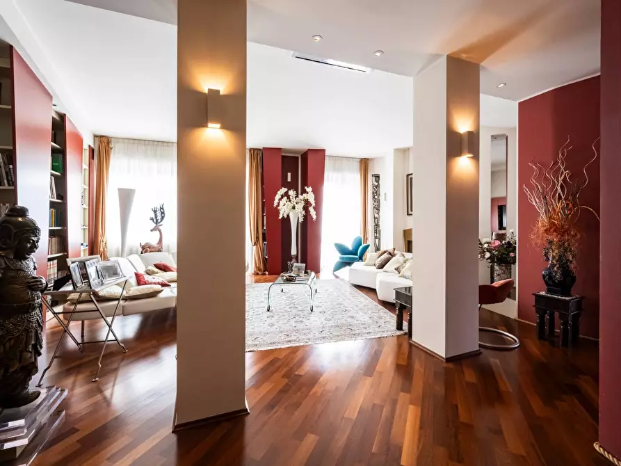 Immagine 5 di Appartamento in vendita  in Via Battisti a Varese