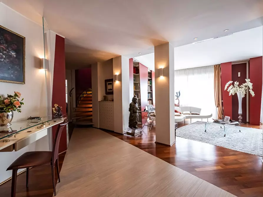 Immagine 7 di Appartamento in vendita  in Via Battisti a Varese