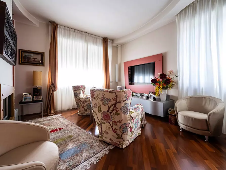 Immagine 12 di Appartamento in vendita  in Via Battisti a Varese