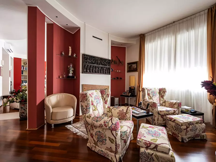 Immagine 14 di Appartamento in vendita  in Via Battisti a Varese