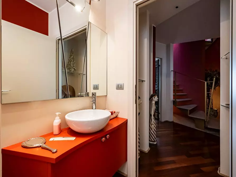 Immagine 29 di Appartamento in vendita  in Via Battisti a Varese