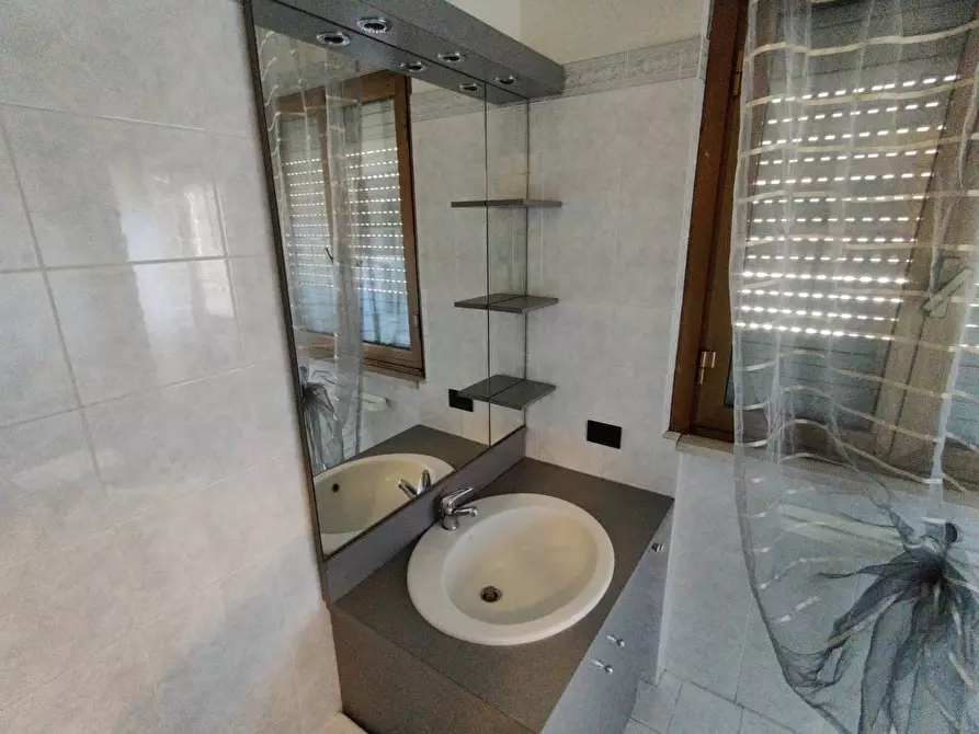 Immagine 17 di Appartamento in vendita  in Via Gramsci a Gallarate