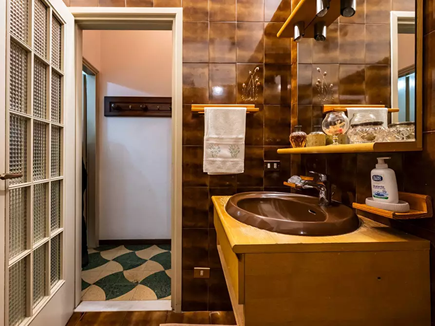 Immagine 20 di Villa in vendita  in viale aguggiari a Varese