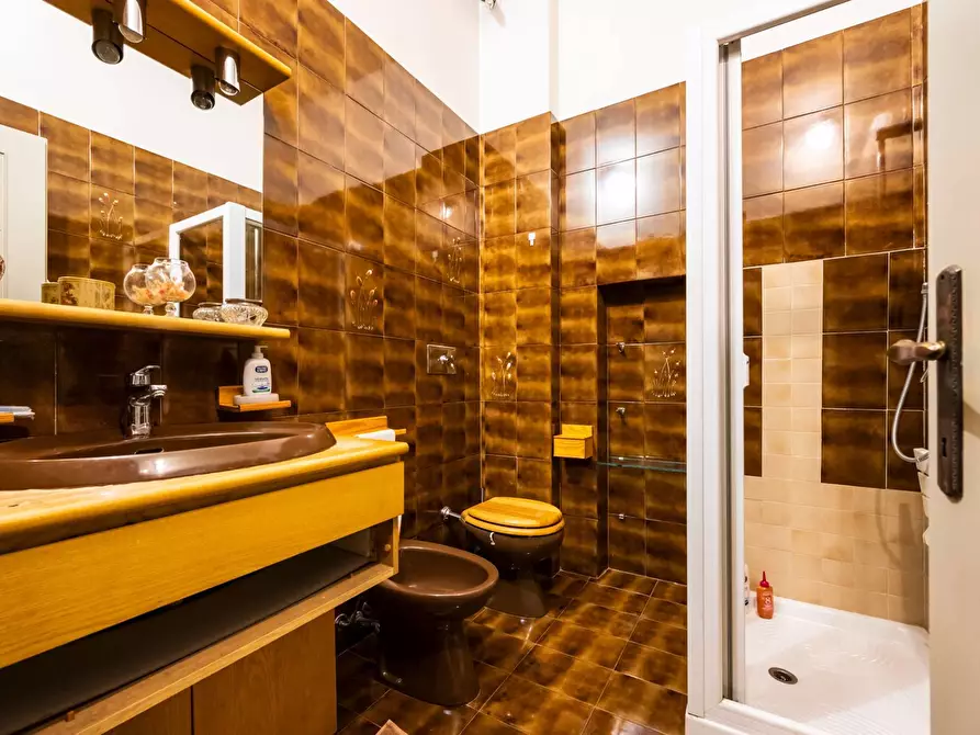 Immagine 21 di Villa in vendita  in viale aguggiari a Varese