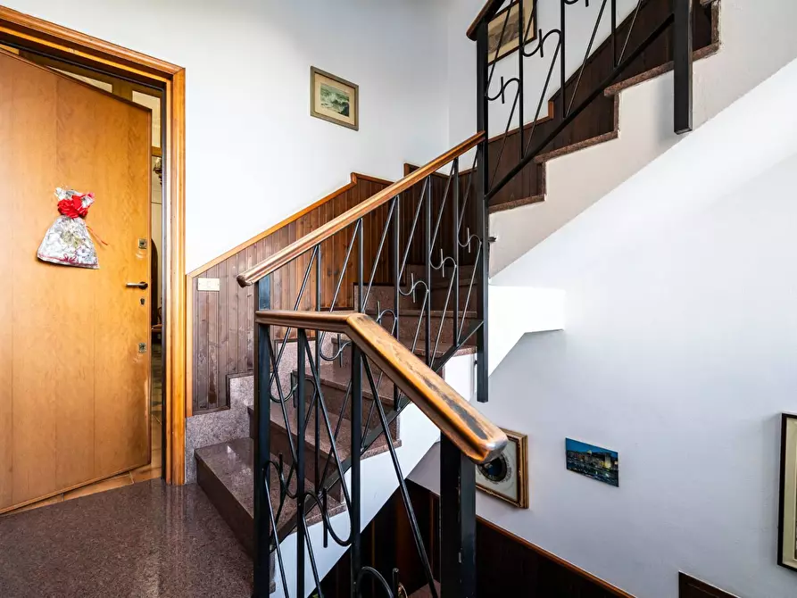 Immagine 28 di Villa in vendita  in viale aguggiari a Varese