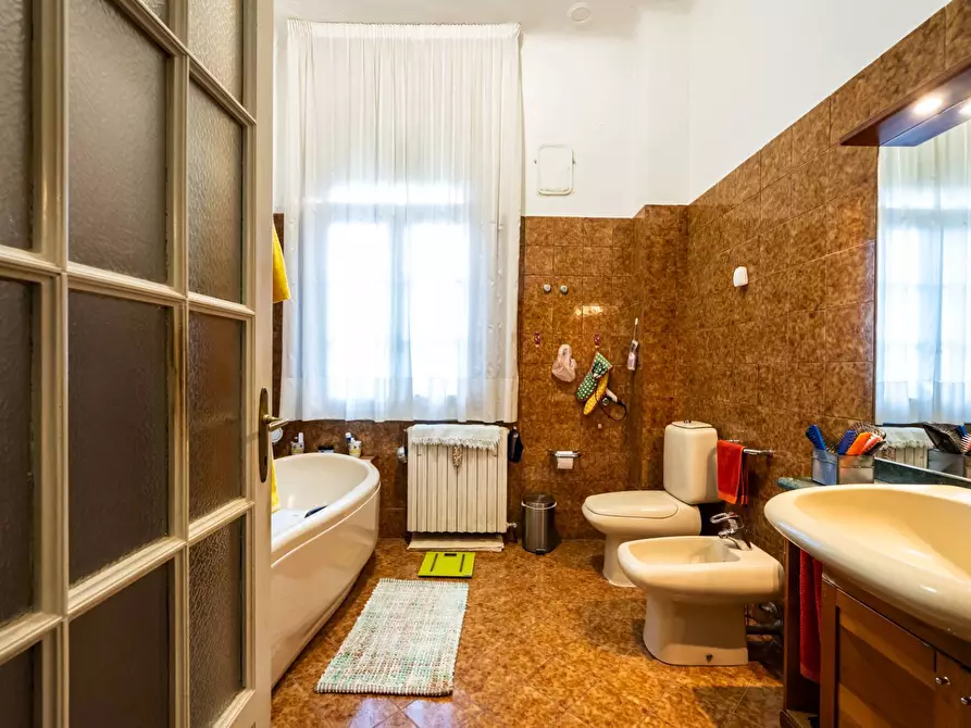 Immagine 30 di Villa in vendita  in viale aguggiari a Varese