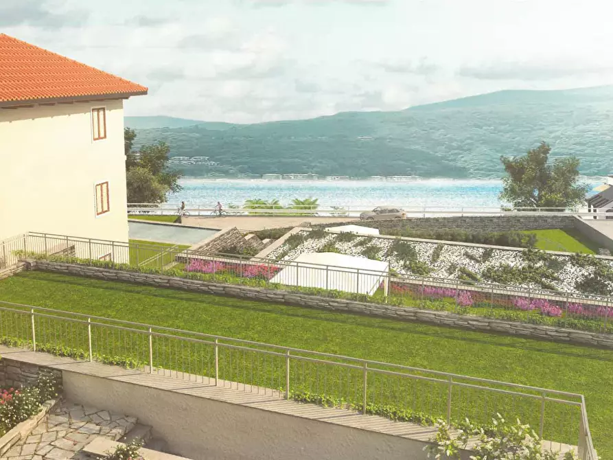 Immagine 2 di Villa in vendita  a Verbania