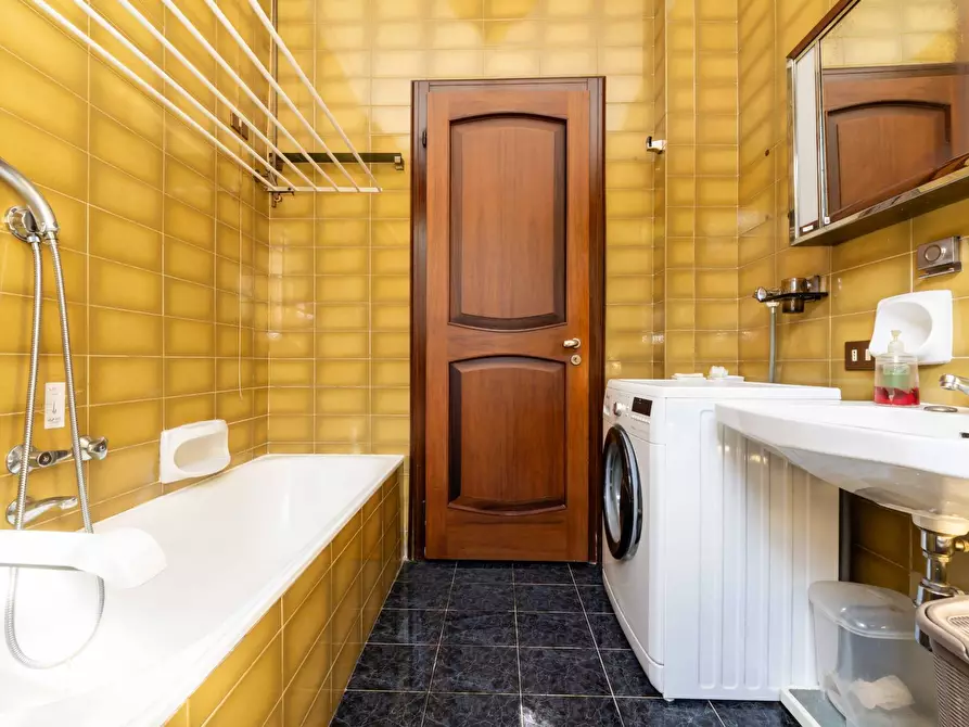 Immagine 18 di Appartamento in vendita  in Via Leopoldo Gasparotto a Varese