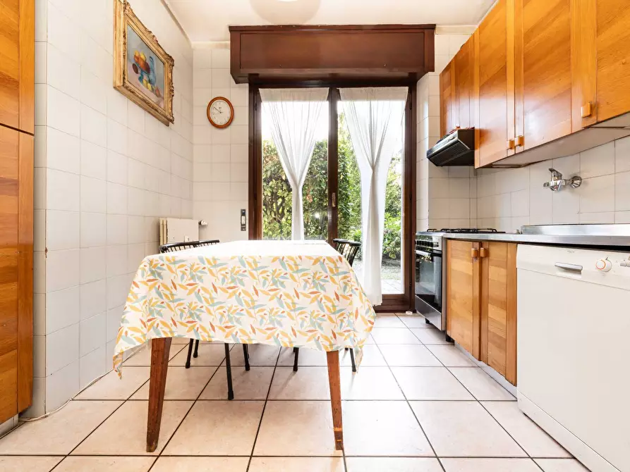 Immagine 15 di Appartamento in vendita  in Via Leopoldo Gasparotto a Varese