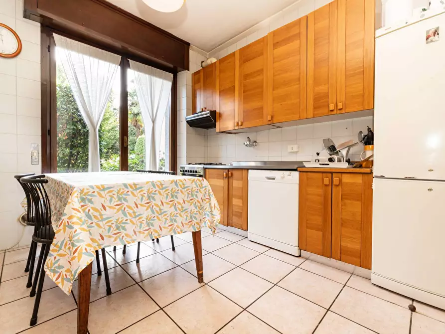 Immagine 10 di Appartamento in vendita  in Via Leopoldo Gasparotto a Varese