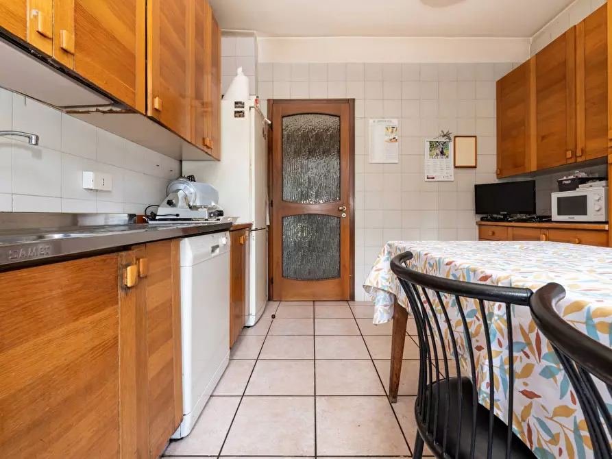 Immagine 11 di Appartamento in vendita  in Via Leopoldo Gasparotto a Varese