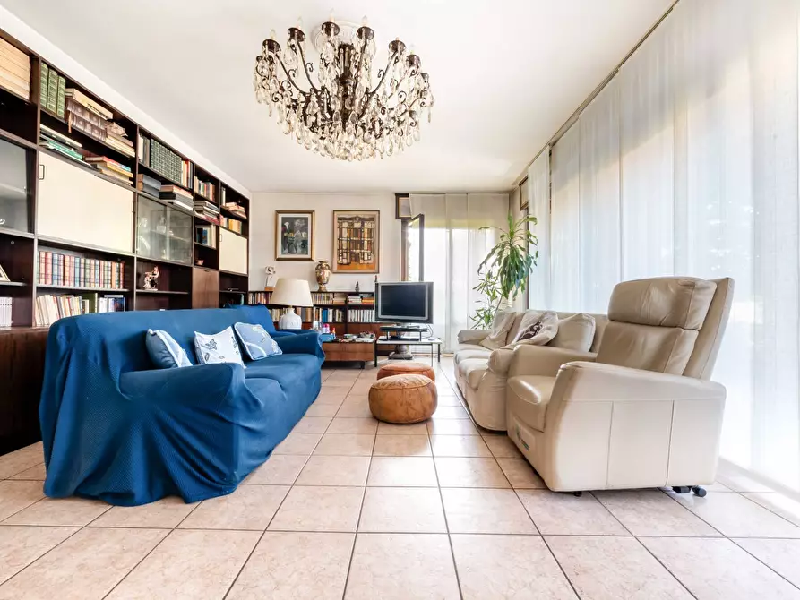 Immagine 4 di Appartamento in vendita  in Via Leopoldo Gasparotto a Varese